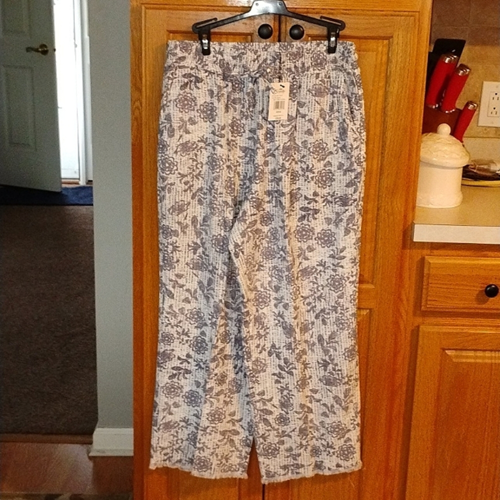 Royalty For Me Lightweight Floral Pants NWT